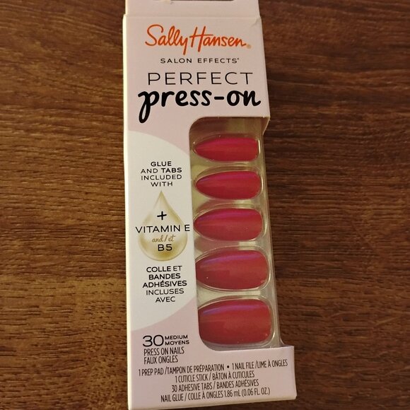 Sally Hansen Salon Effects press on Nails red - Picture 1 of 2